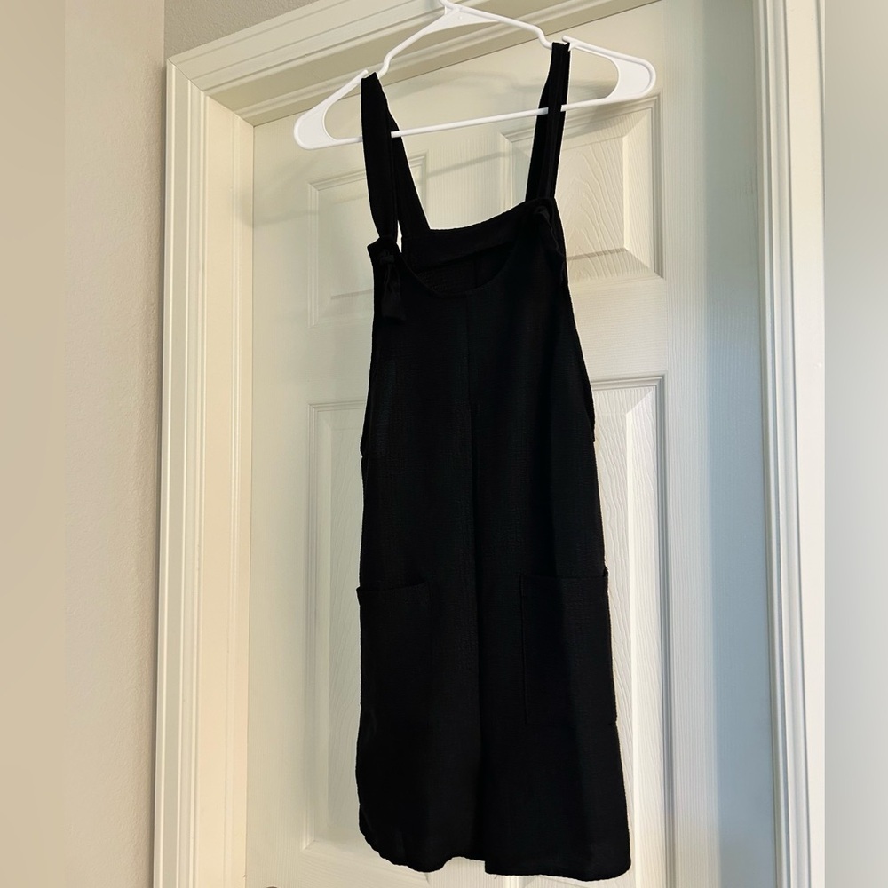 Black Sleeveless Casual Romper With Pockets Size Small - Picture 3 of 3